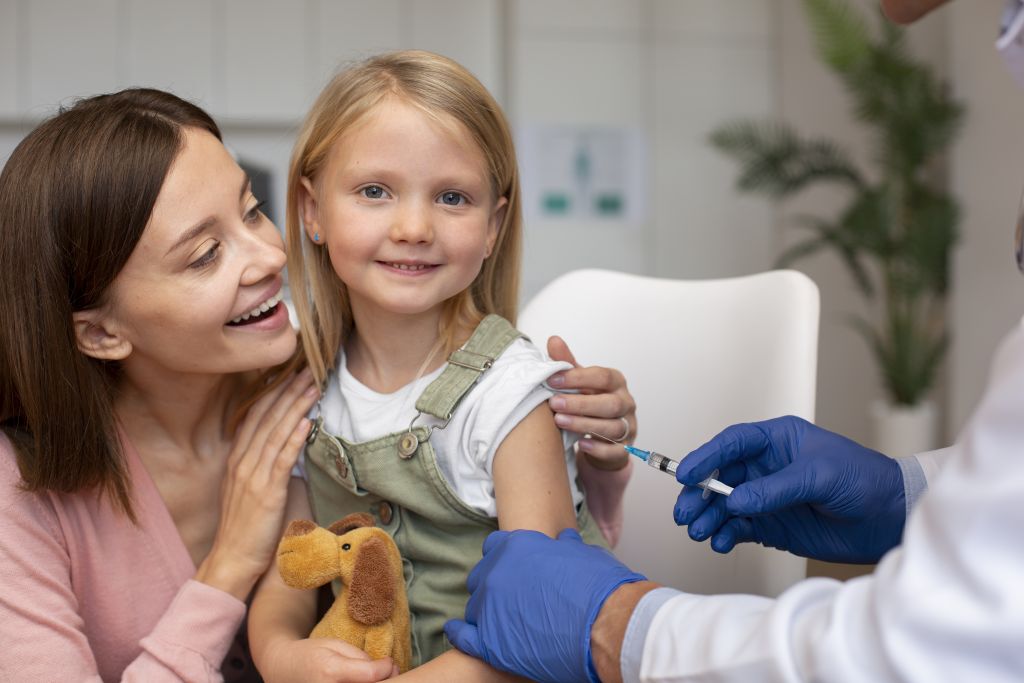 young-mother-with-her-daughter-pediatrician- influenza vaccine